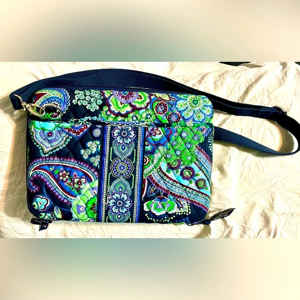 VERA BRADLEY hard shell lap top/tablet navy floral carrying case size11x8 excond